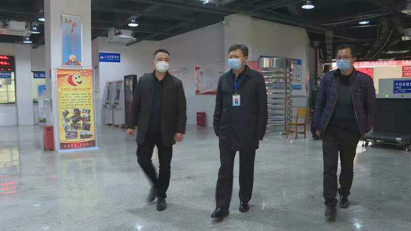 譚建上到桂東汽車站檢查指導(dǎo)疫情防控工作